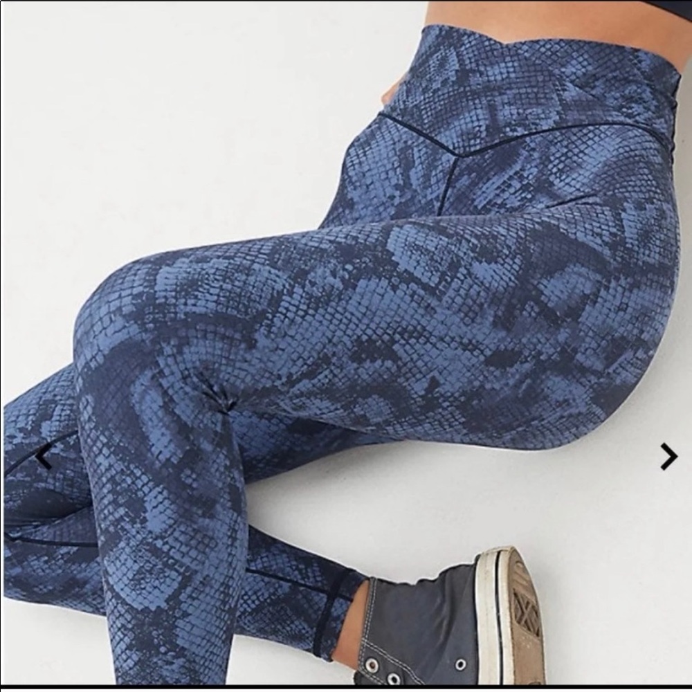 Offline by Aerie Crossover Leggings